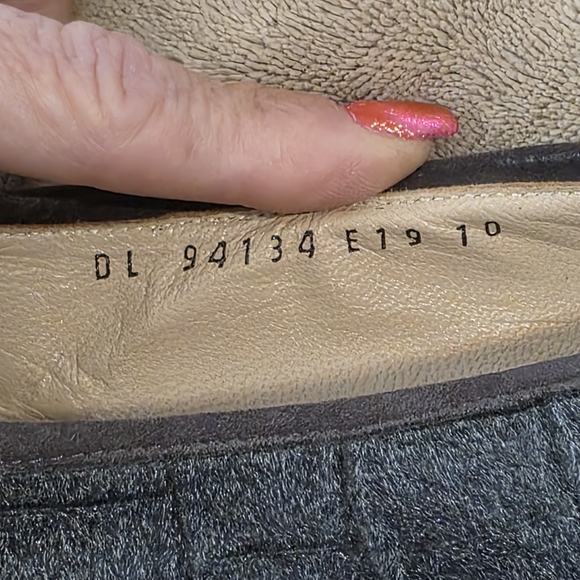 Authentic Salvatore Ferragamo Grey Textured Calf Hair Loafers - Size 10B - Picture 3 of 7